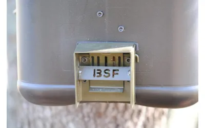 BSF Trampilla para bidón comedero - Alimentador - Dispensador  BSF Trampilla para bidón comedero - Alimentador - Dispensador