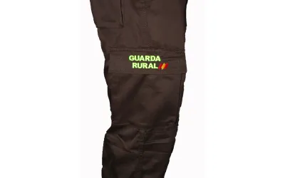 Pantalón guarda rural con bordado color marrón Pantalón guarda rural con bordado color marrón